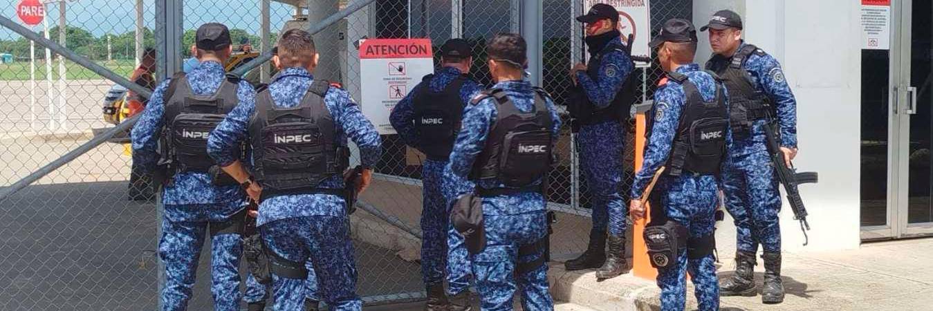 Funcionarios del Inpec estuvieron al frente del proceso. /FOTO: CORTESÍA RCN RADIO. 