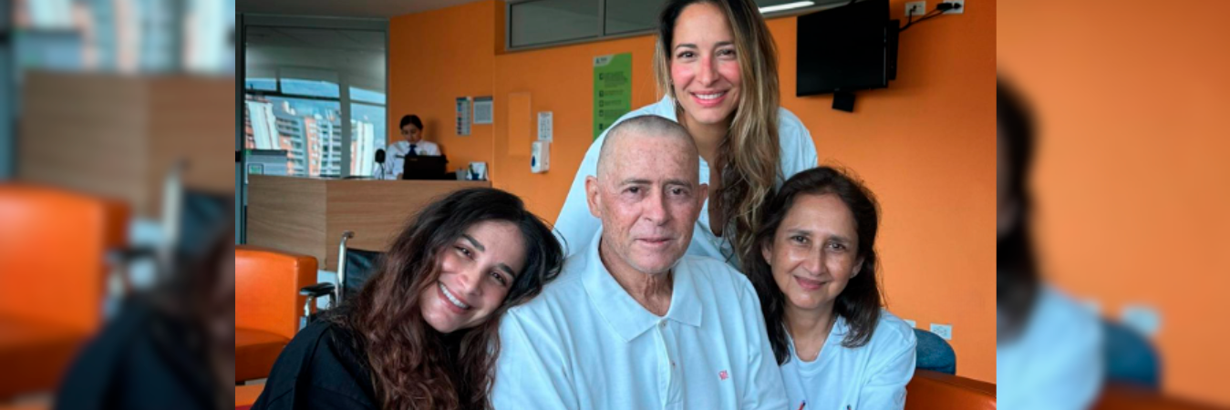 Pedro Sarmiento junto a sus dos hijas y esposa. /FOTO: INSTAGRAM @pambuddha