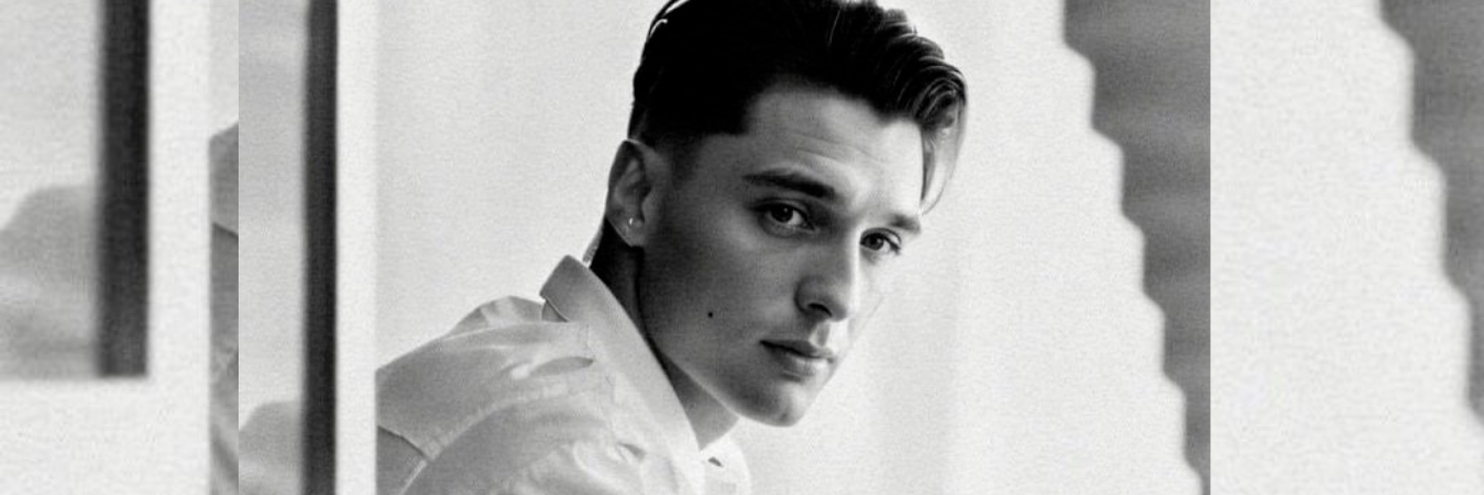 El supuesto un nuevo look de Peso Pluma. /FOTO: TOMADA DE LA WEB 