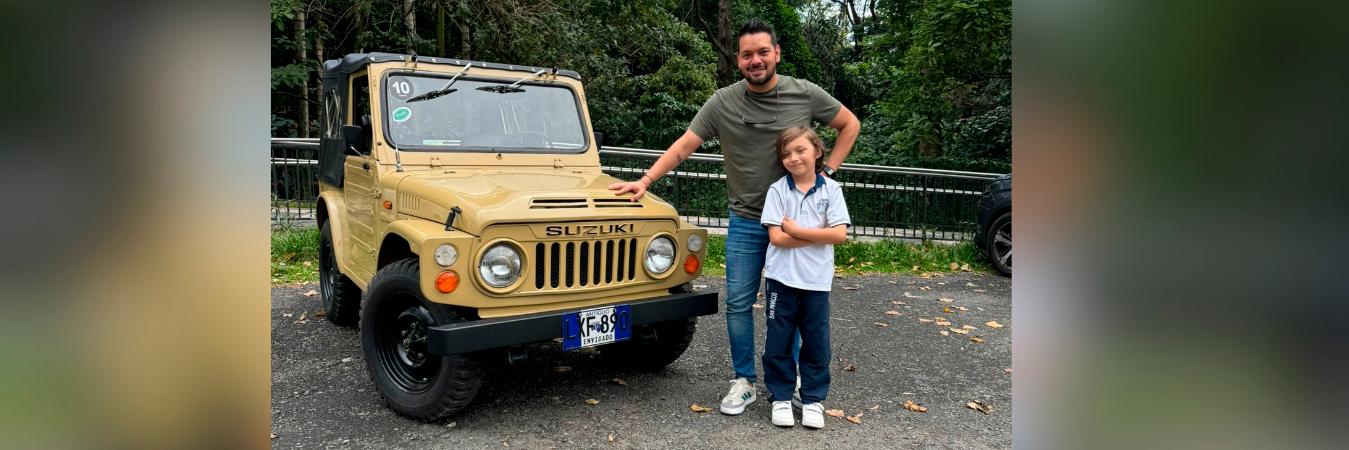 José Gregorio y su hijo Braulio Javier, al lado del campero que saldrá este sábado en el desfile. / FOTO: CORTESÍA.