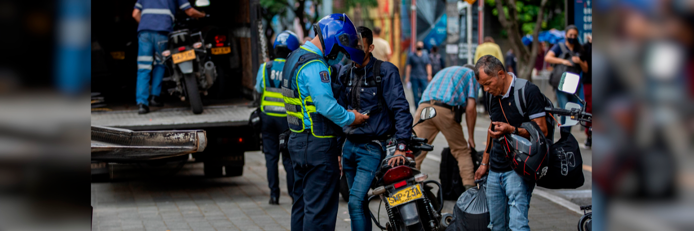 Operativos de pico y placa en Medellín. /FOTO: CAMILO SUÁREZ