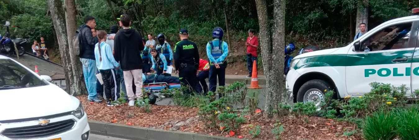 El agente tuvo que ser trasladado a un hospital. /FOTO: CORTESÍA