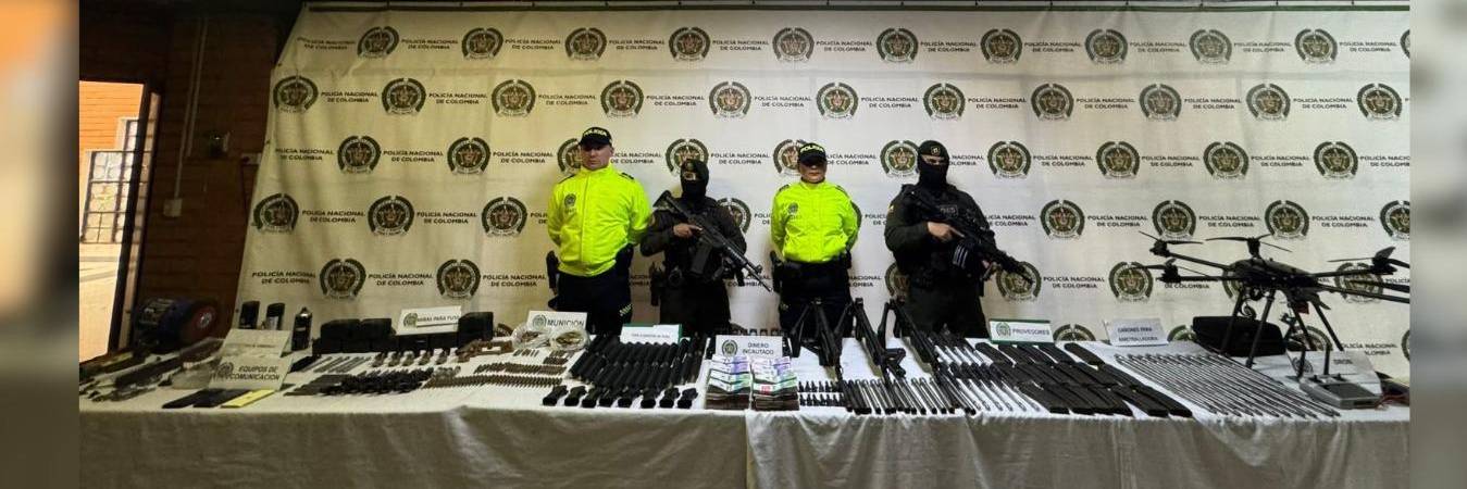 Hasta incautaron un dron con capacidad de 10 kilos que sería usado para atentar contra la Fuerza Pública. FOTO: RED SOCIAL X @FicoGutierrez
