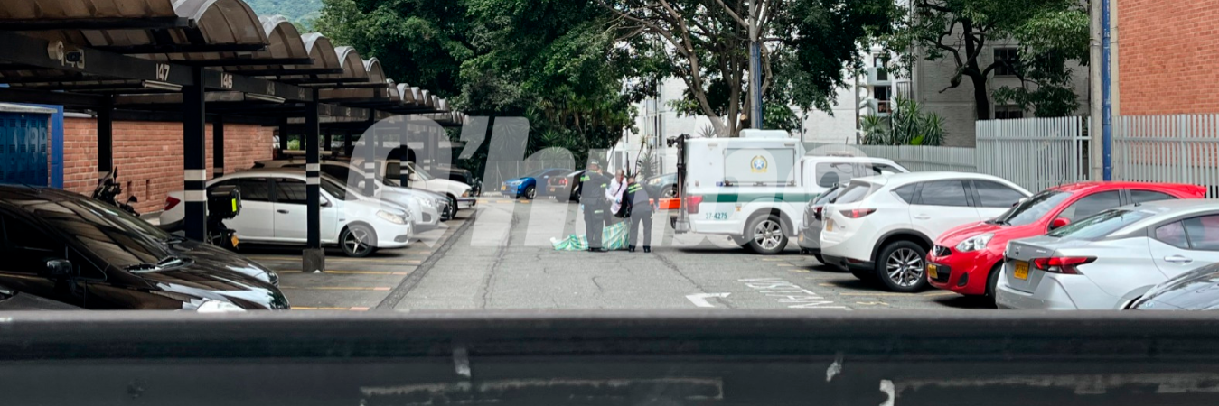 Agentes de la Sijín de la Policía se encargaron del levantamiento dentro de la casa de la víctima. /FOTO: ANDRÉS FELIPE OSORIO GARCÍA
