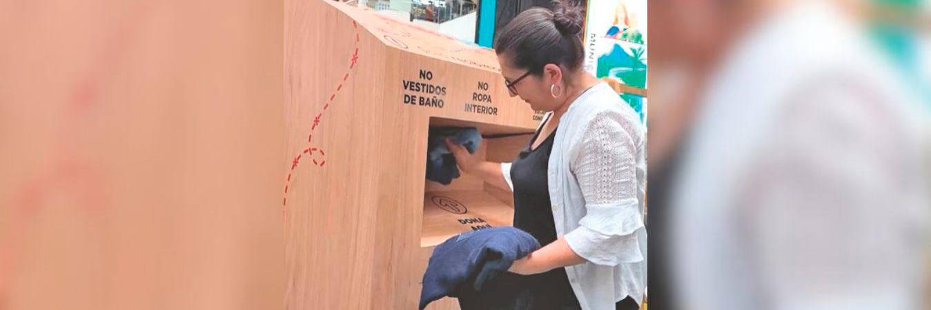 Así son los contenedores de Renovamoda y este es el que está en Puerta del Norte. /FOTO: SUSANA COGUA
