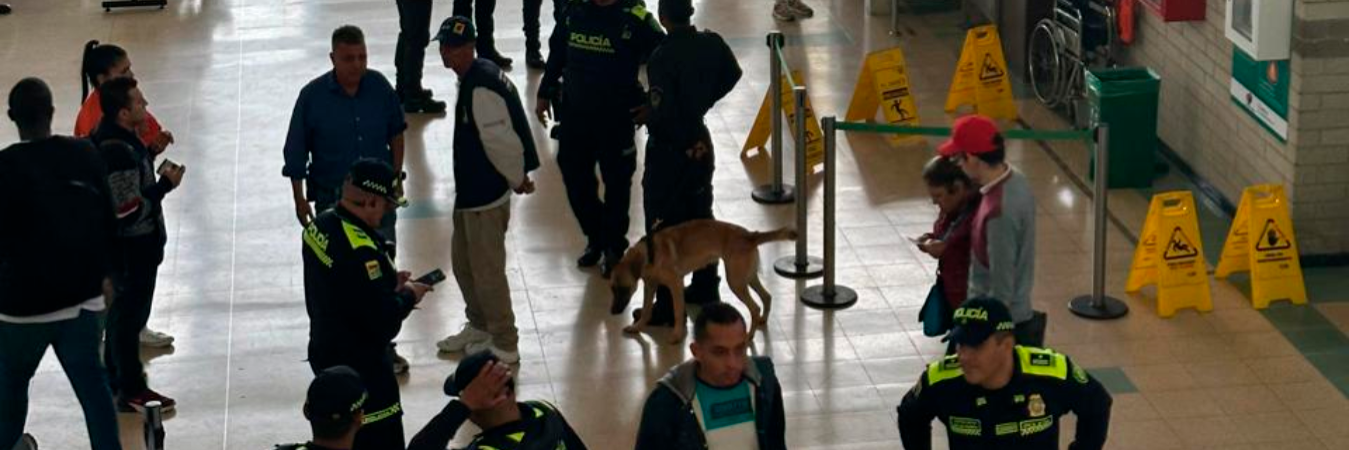 Las autoridades realizaron el protocolo y encontraron que no había amenaza de bomba. / FOTO: CENTRAL DE TRANSPORTE DE LA CEJA