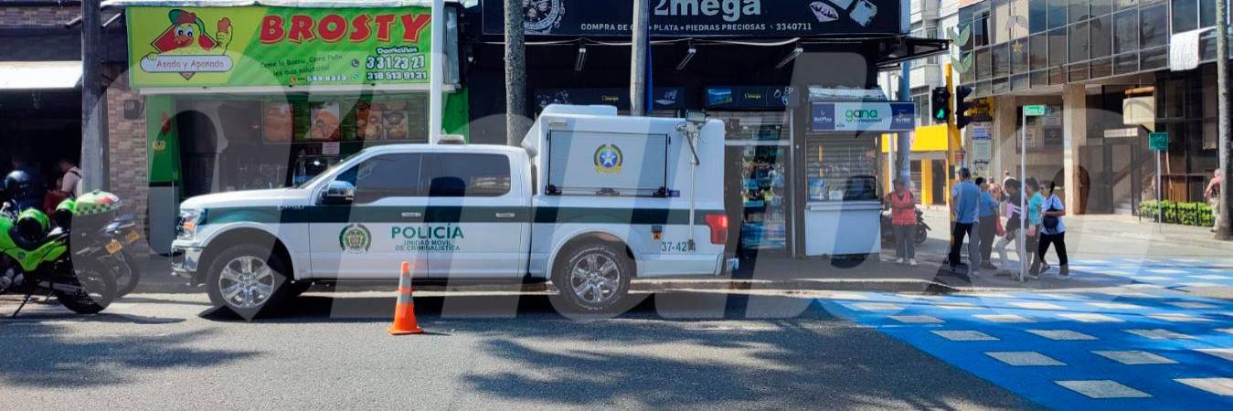 En esta esquina del parque principal de Envigado fue encontrado muerto este vigilante. /FOTO: ANDRÉS GARCÍA. 