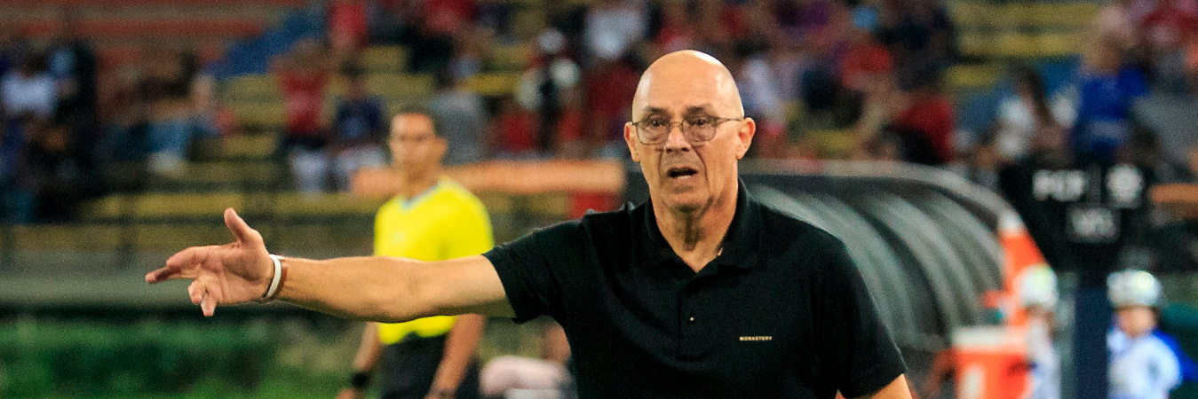 Alfredo Arias, DT de Independiente Medellín. / FOTO: MANUEL SALDARRIAGA.