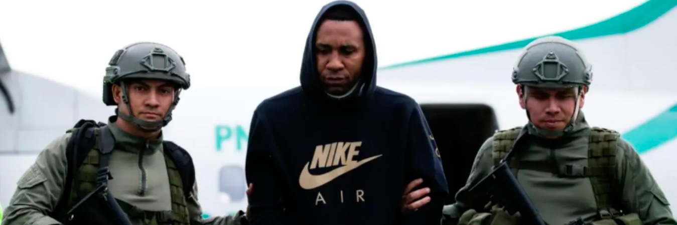 Jhon Viáfara (centro) exfutbolista colombiano preso. /FOTO: COLPRENSA