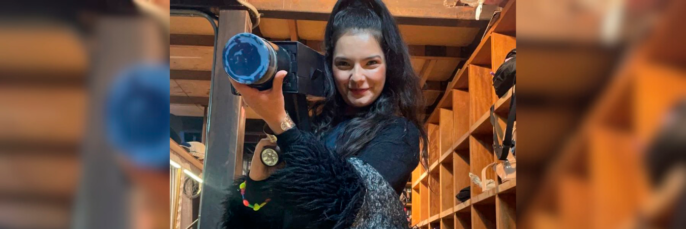 La artista se quemó luego de que una chispa le prendiera fuego al traje que utilizaba en el espectáculo. / FOTO: @LAURADVILLAMILACTRIZ