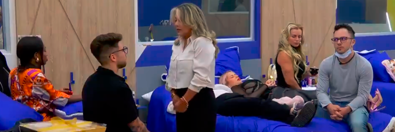 La mujer no le prestó atención a Nataly Umaña y se fue directo a hablar con Melfi. / FOTO: CAPTURA DE PANTALLA