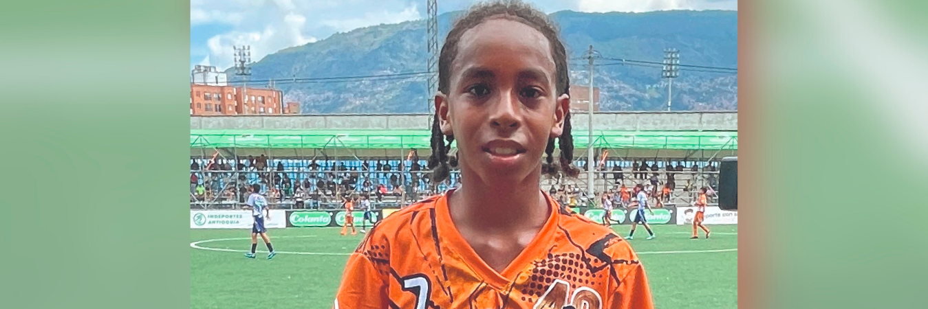 Representó a Envigado en el Babyfútbol.