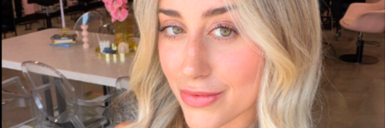 Influencer australiana casi pierde un ojo con un pájaro. /FOTO: TIKTOK @jadesarah99