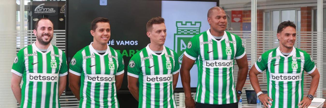 Cuerpo técnico Atlético Nacional 2016-11: (izq. a der.) Luis Restrepo (AD), Camilo Cartagena (PF), Tiago João Alves Pina (AT), Alexis Heríquez (AT) y Lucas González (DT). FOTO: MANUEL SALDARRIAGA