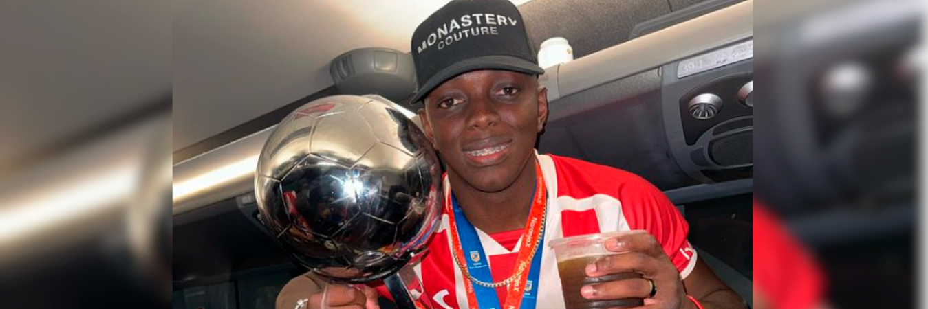 Edwuin Cetré celebrando el título con Estudiantes. /FOTO: INSTAGRAM @edwincetreoficial