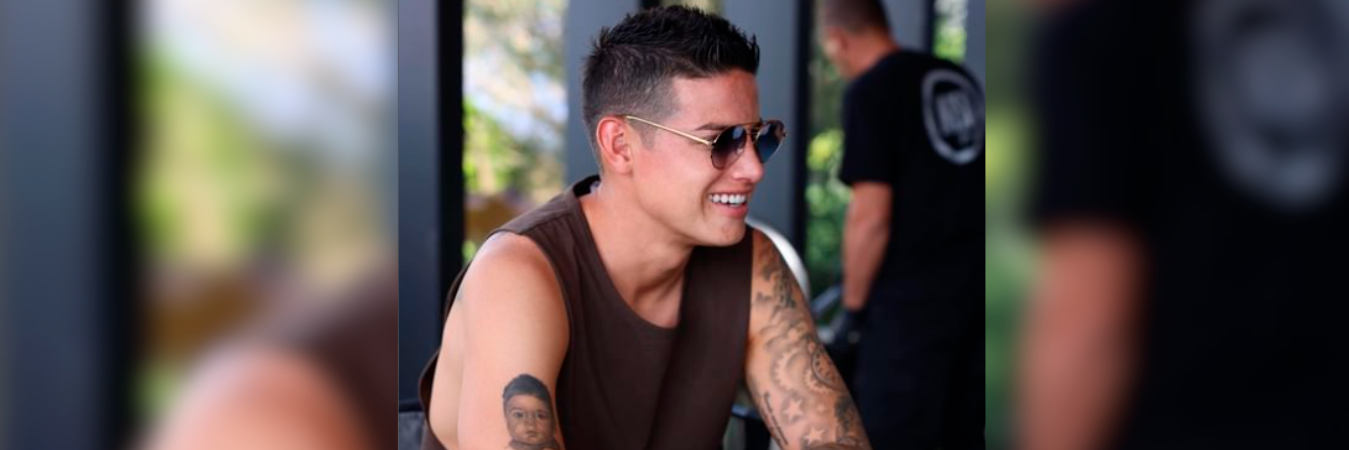 La mansión de James Rodríguez cuenta con una cancha sintética. /FOTO: INSTAGRAM @jamesrodriguez10