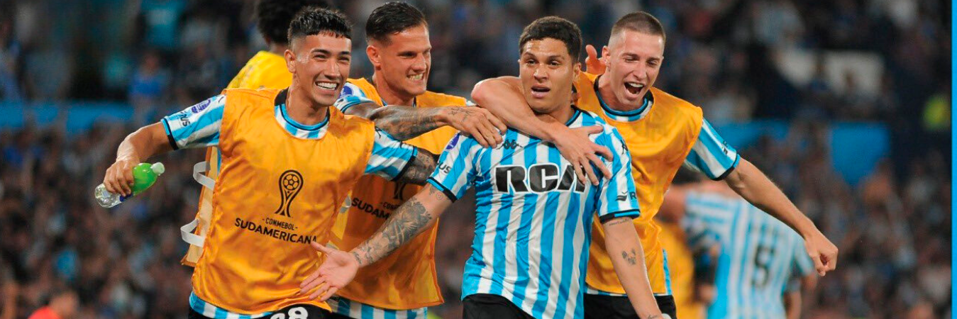 Juan Fernando Quintero celebrando uno de los dos goles que marcó en la semifinal de la Copa Sudamericana. /FOTO: X @RacingClub