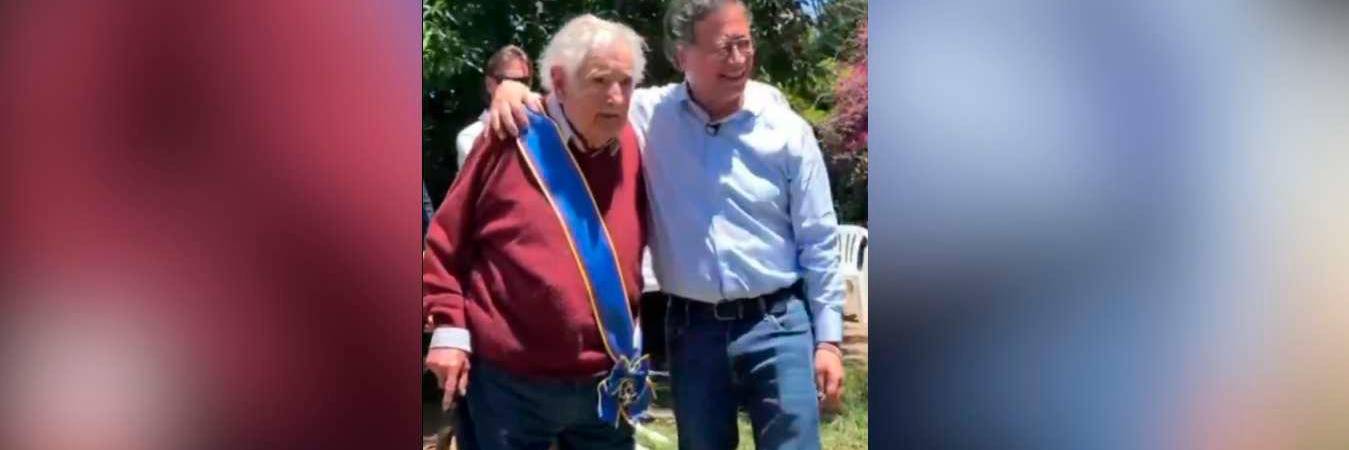 El mandatario colombiano (der) rindió homenaje por todo el trabajo hecho por parte del uruguayo. / FOTO: CAPTURA DE PANTALLA
