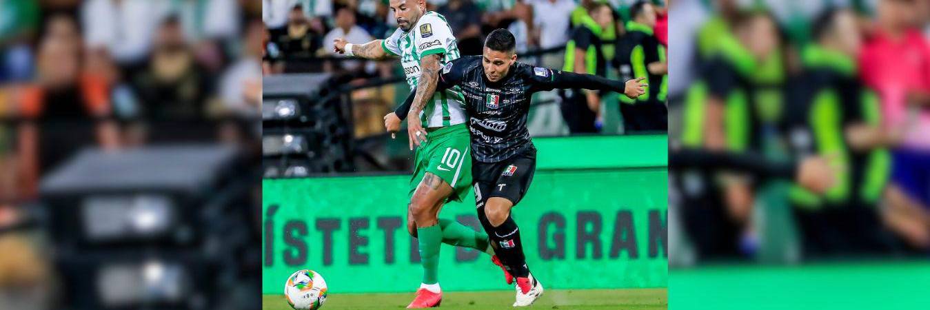 Edwin Cardona (izq.) disputa la pelota en partido vs. Once Caldas. / FOTO: ARCHIVO - JAIME PÉREZ