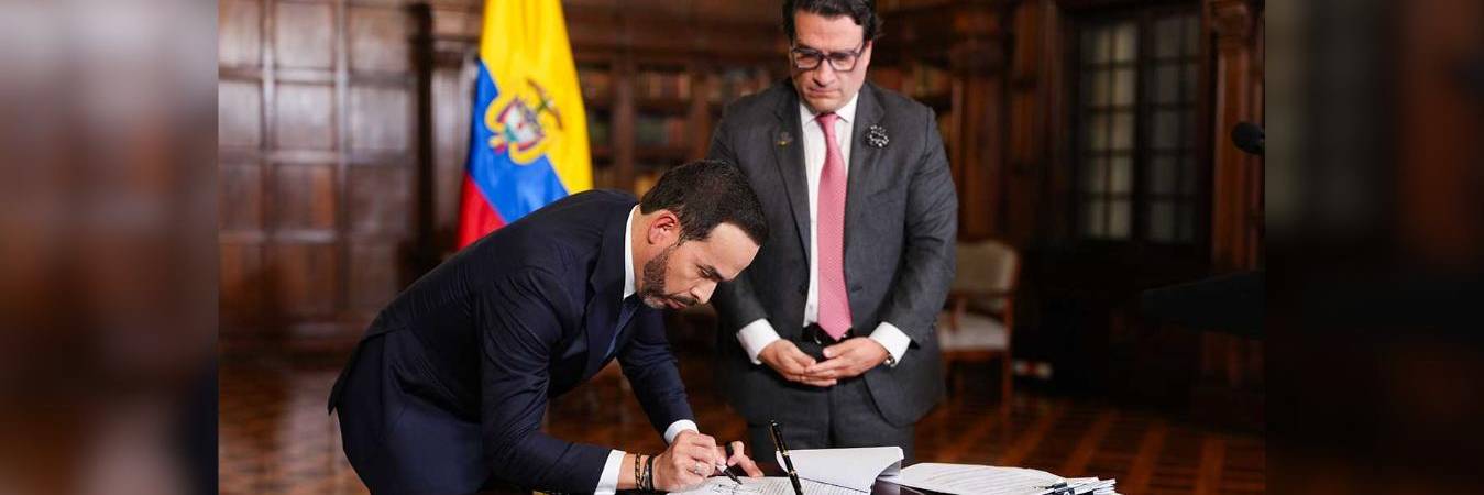 Abelardo de la Espriella con el ministro de Justicia, Iván Cancino. FOTO: CORTESÍA PRESIDENCIA DE LA REPÚBLICA