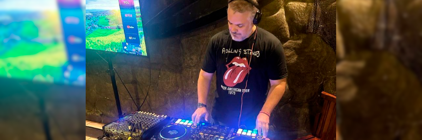 No es la primera vez que Iván Duque muestra su faceta de DJ. Esta foto fue en un evento en julio de 2023. /FOTO: INSTAGRAM @ivanduquemarquez