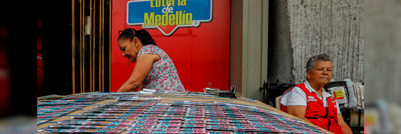 Venta de Lotería de Medellín. /FOTO: MANUEL SALDARRIAGA