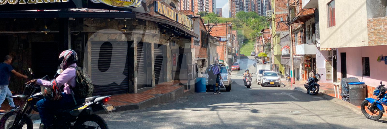 Este es el cruce de la calle 2B con la carrera 80A. La víctima mortal quedó en media calle. /FOTO: ANDRÉS FELIPE OSORIO GARCÍA