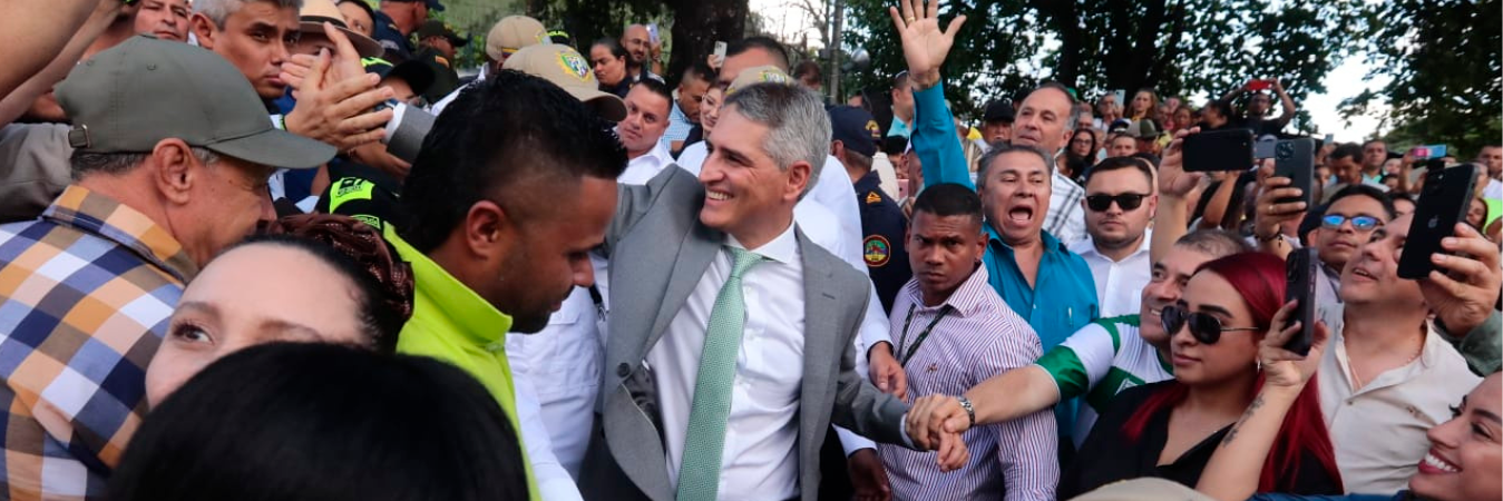 “Honraré con mis actos el compromiso”: Andrés Julían Rendón ya es gobernador de Antioquia