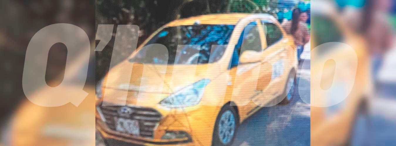 Uno de los taxis fue encontrado en el día por las autoridades en la antigua vía al mar. /FOTO: CORTESÍA