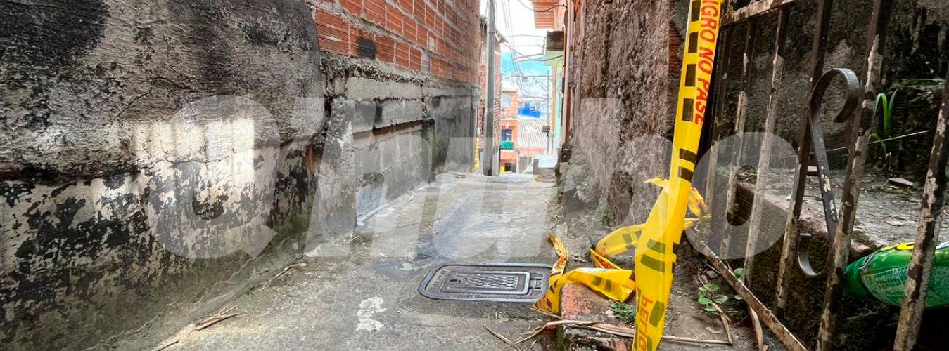 Daniel Felipe Delgado Ochoa ingresó por este callejón, pero a mitad del mismo se desplomó. /FOTO: ANDRÉS FELIPE OSORIO GARCÍA