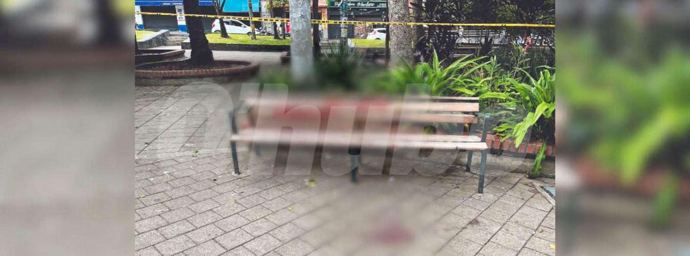En esta banca se encontraba sentada la víctima cuando ocurrieron los hechos. /FOTO: ANDRÉS FELIPE OSORIO GARCÍA