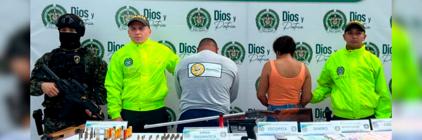 Los capturados con todo lo que les incautaron. /FOTO: CORTESÍA