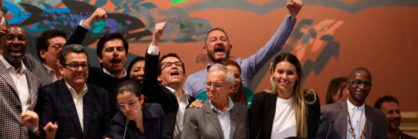 Los congresistas a favor del Gobierno celebraron la aprobación de la reforma. / FOTO: COLPRENSA