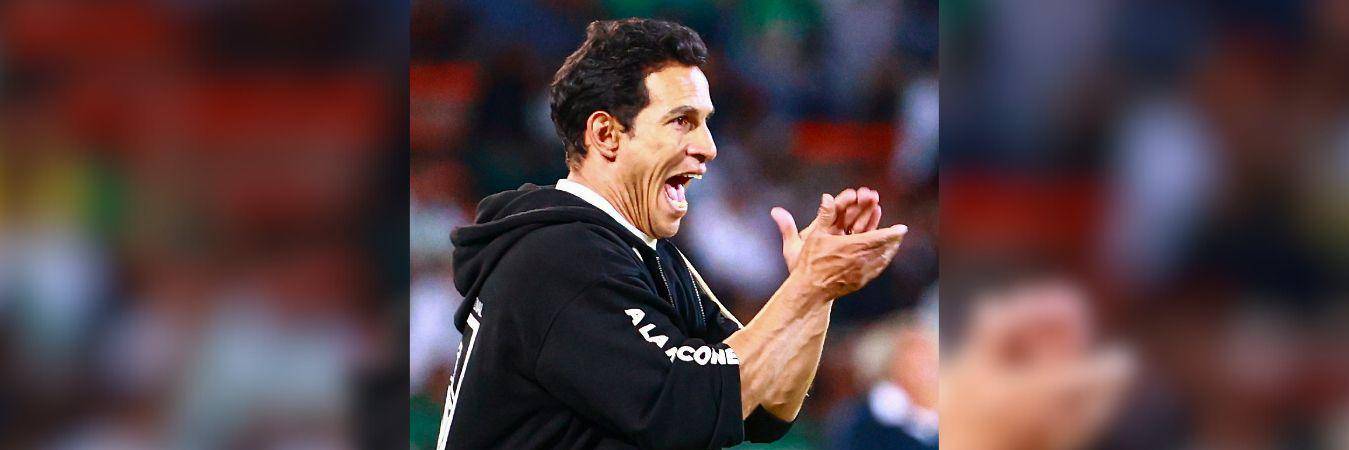 El técnico interino de Atlético Nacional celebró la goleada 3-0 sobre Llaneros. /FOTO: MANUEL SALDARRIAGA QUINTERO