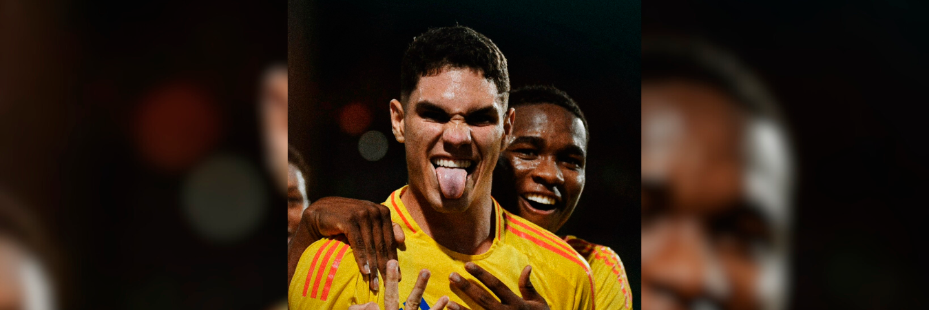  Santiago Londoño celebrando uno de los tantos del triunfo de la Selección Colombia sobre Venezuela. /FOTO: X @FCFSeleccionCol