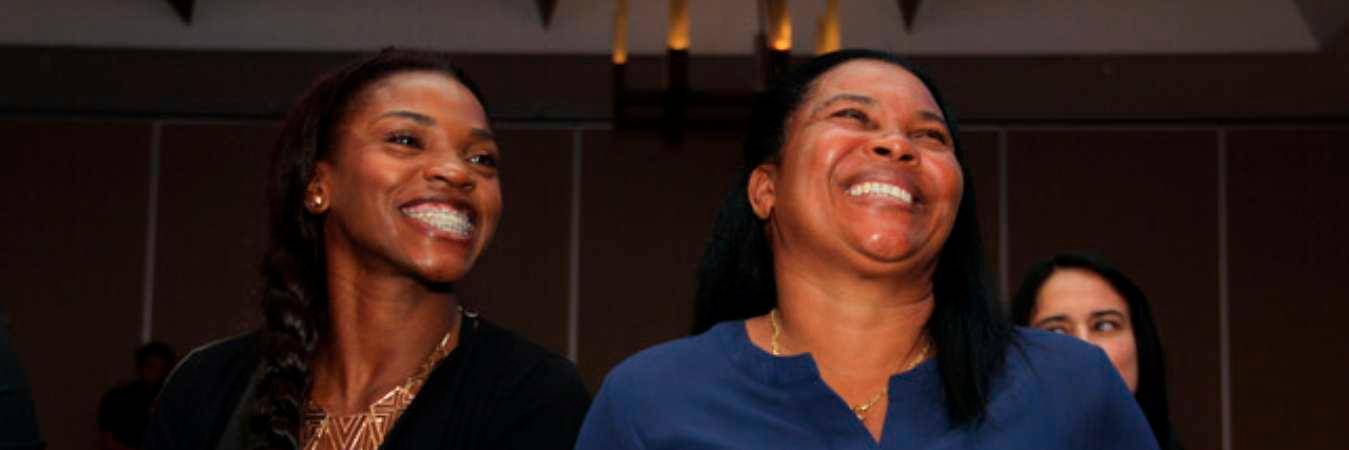 Caterine Ibargüen junto a su madre Francisca Mena. / FOTO: COLPRENSA. 