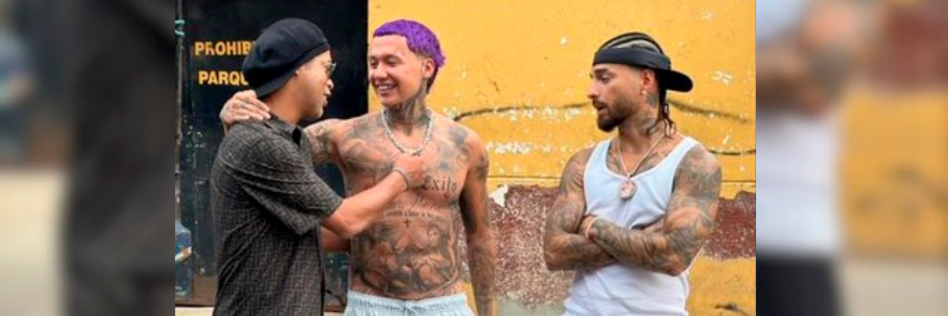 Ronaldinho, Blessd y Maluma en Barrio Antioquia. /FOTO: TOMADA DE LA WEB