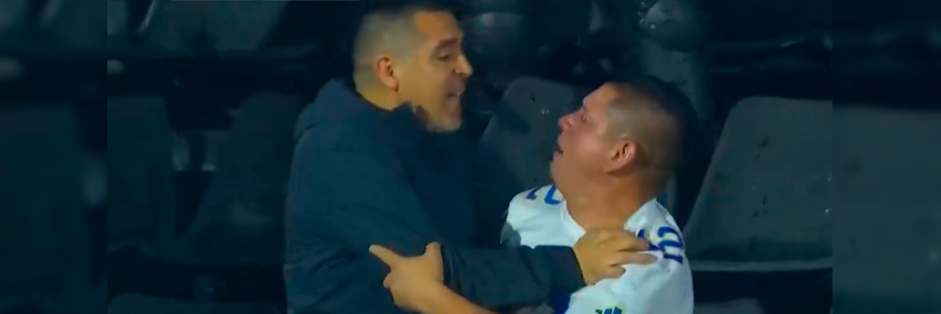 Momento en el que Juan Román Riquelme ingresó a las tribunas para tranquilizar a los hinchas. /FOTO: TOMADA DE VIDEO