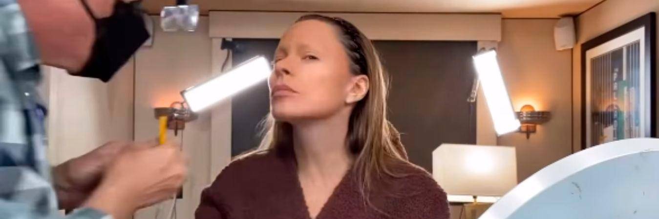 Con la ayuda de varios maquilladores Sofía Vergara se convirtió en la denominada Viuda Negra. /FOTO: CAPTURA DE PANTALLA. 