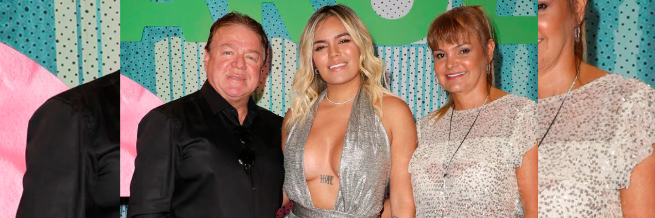 Karol G y sus papás. /FOTO: TOMADA DE LA WEB
