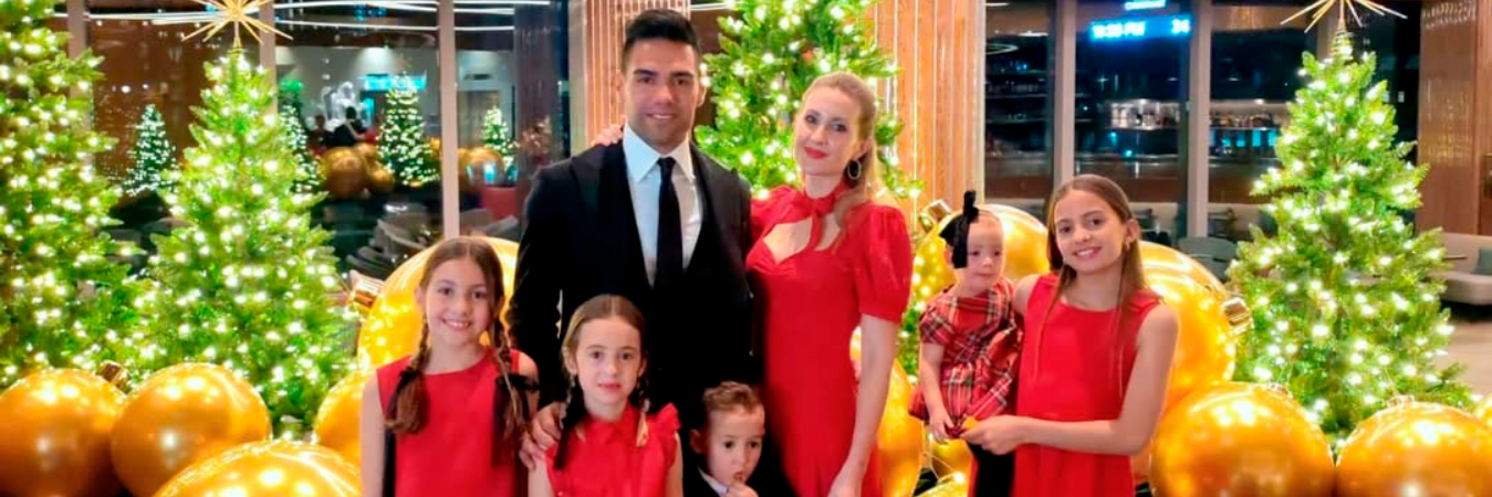 Radamel Falcao García junto a su esposa e hijos. /FOTO: INSTAGRAM @falcao