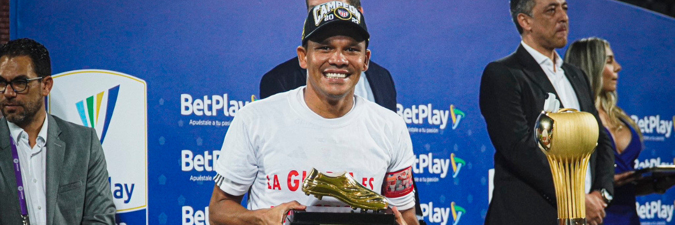 Carlos Bacca celebrando el título con Junior de Barranquilla. /FOTO: X @JuniorClubSA
