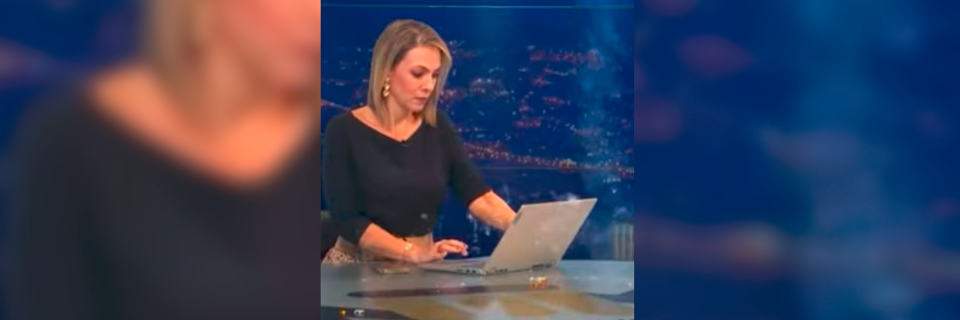 Luego del incidente se revisó el set y se dio luz verde para continuar con la emisión. /FOTO: CAPTURA DE PANTALLA