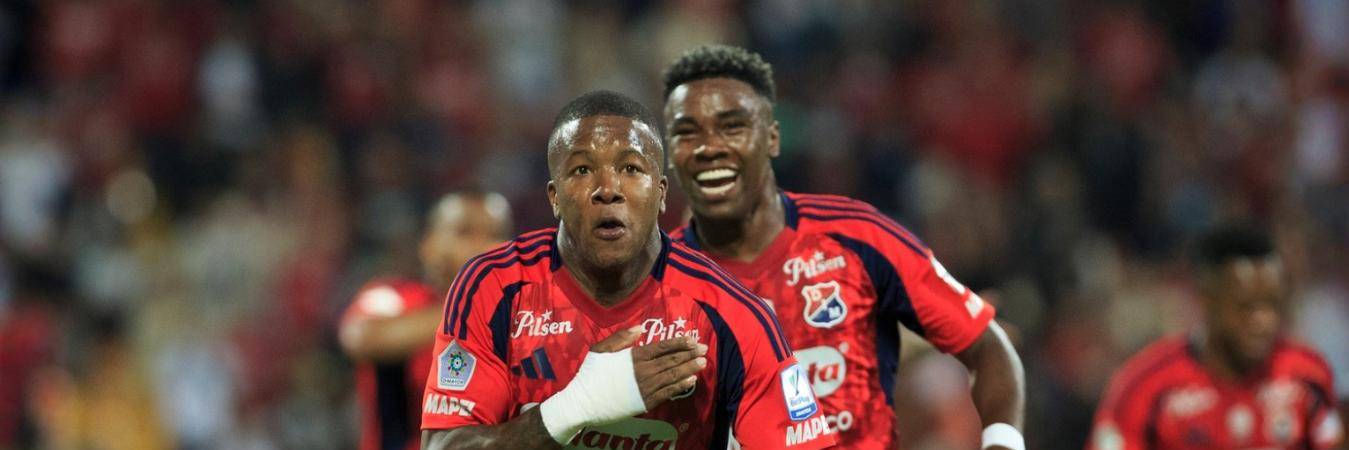 Francisco Chaverra (adelante), uno de los hombres claves del equipo. FOTO: CAMILO SUÁREZ