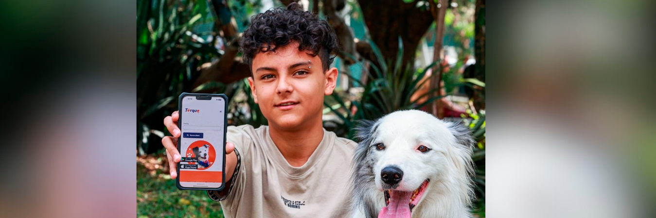 Matías Muñoz Ruiz encuentra en su mascota Polo, un cómplice para muchas de sus aventuras. Aseguró que siempre quiso tener a quien entregarle parte del amor que siente por los animales. /FOTOS: MANUEL SALDARRIAGA