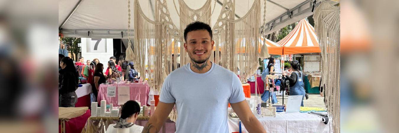 Alexánder Méndez emprendedora macramé. /FOTO: ALEXÁNDER MÉNDEZ