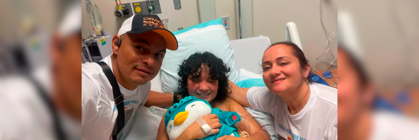 María Paula (centro) ya está con su mamá y su papá. / FOTO: COLPRENSA - VANGUARDIA