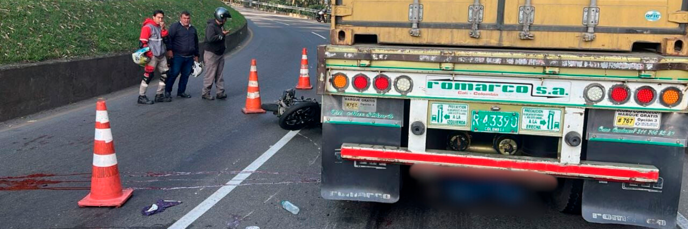 Al parecer, el hombre iba hacia su lugar de trabajo cuando chocó contra el vehículo. / FOTO: DENUNCIAS ANTIOQUIA