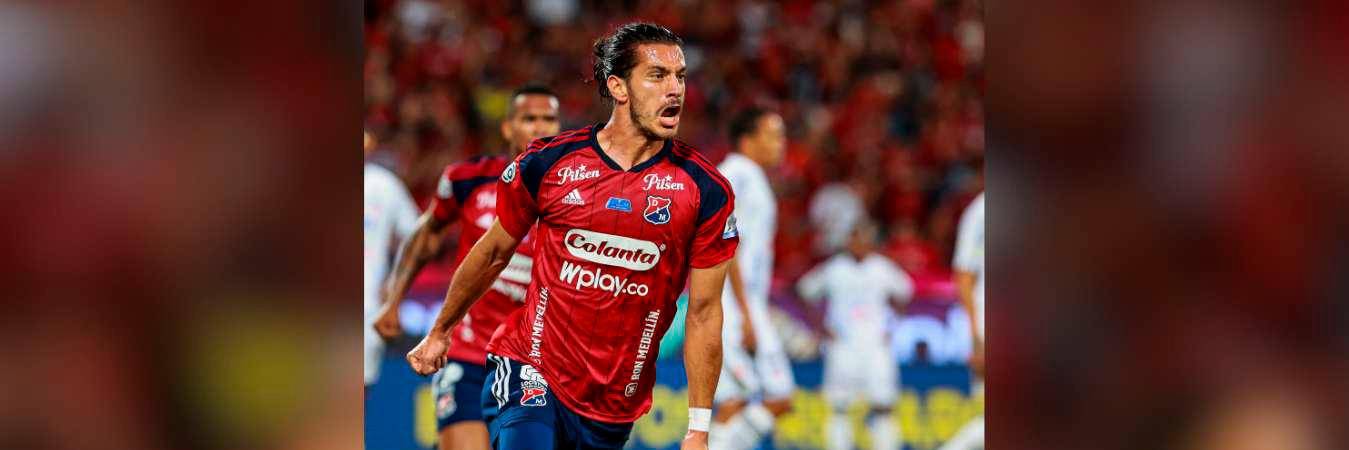 El deportista se golpeó la rodilla y no pudo continuar jugando el partido contra Junior. / FOTO: MANUEL SALDARRIAGA