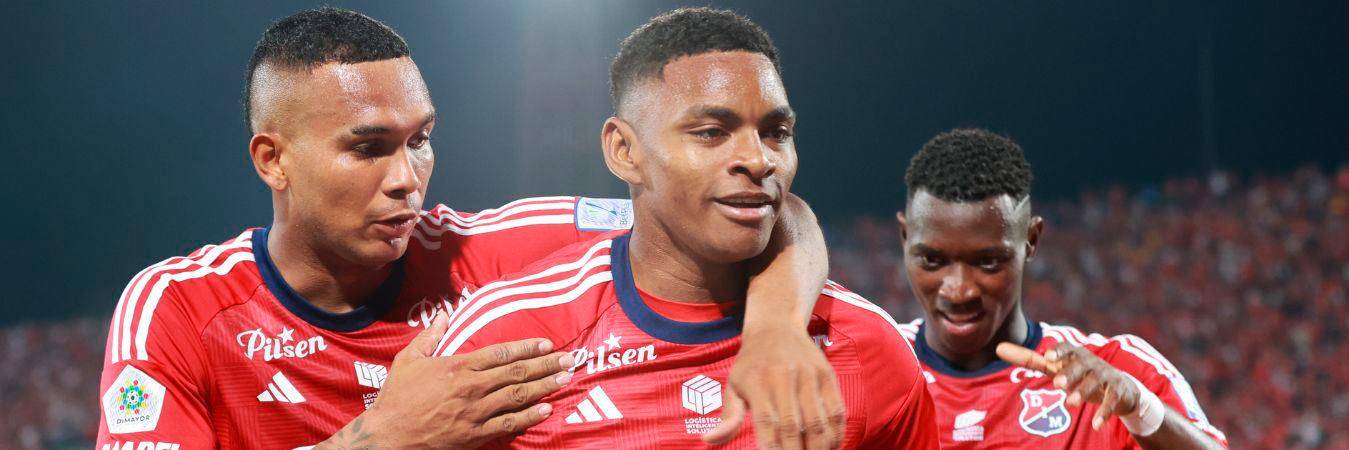 Los jugadores pudieron celebrar con su hinchada. /FOTOS: MANUEL SALDARRIAGA 